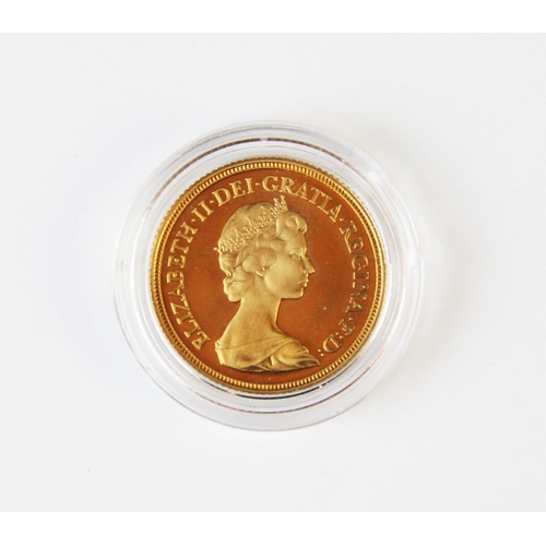 77 - An Elizabeth II sovereign dated 1981, weight 8.1g