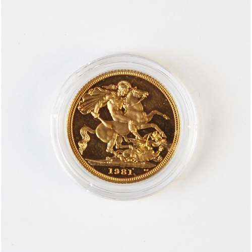 77 - An Elizabeth II sovereign dated 1981, weight 8.1g