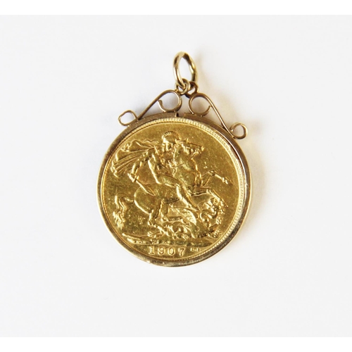 79 - An Edward VII sovereign dated 1907 in pendant mount, gross weight 8.9g