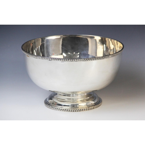9 - An early 20th century silver rose bowl by Edward Barnard & Sons Ltd, London (date letter worn) of ci... 