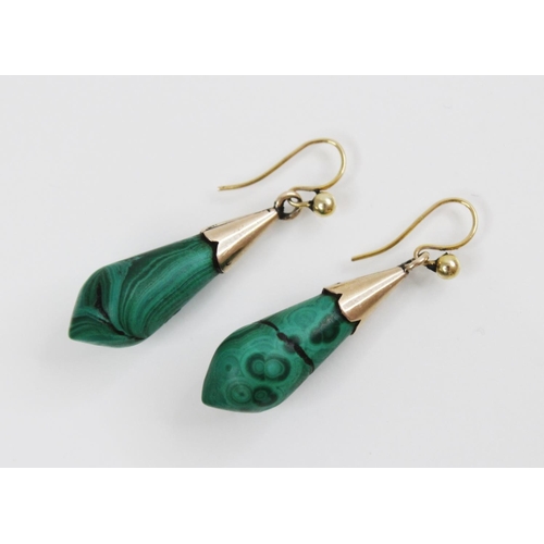 118 - A pair of Victorian malachite drop earrings, each designed as a torpedo shaped dropper set to scallo... 