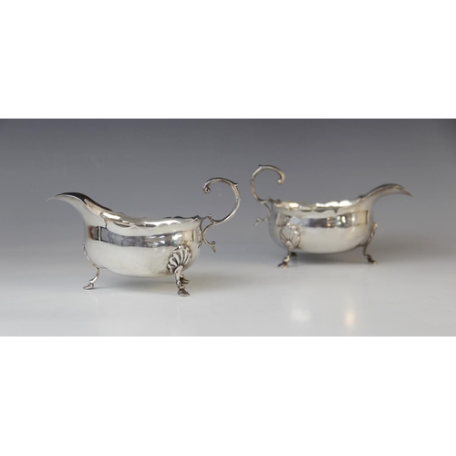 39 - A pair of Victorian silver sauce boats by George Nathan & Ridley Hayes, Birmingham 1893-4, of oval f... 