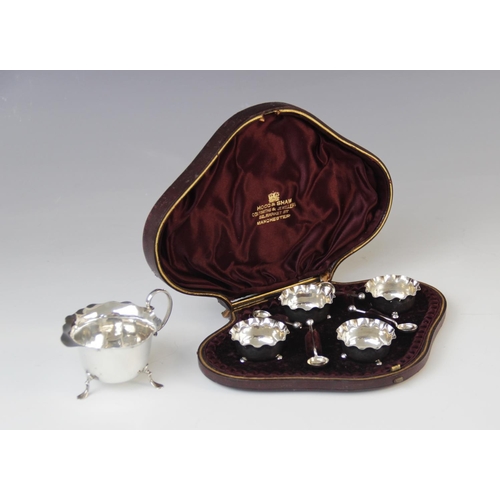 45 - A selection of silver tableware, to include a Victorian cased set of four silver salts by Hilliard &... 