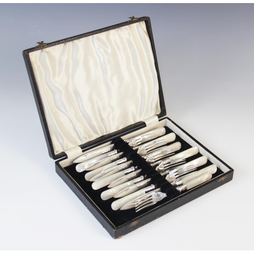 54 - A George V twelve piece cutlery set, marks for John Sanderson, Sheffield 1916, comprising six forks ... 