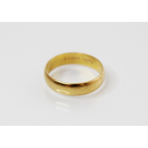 207 - A 22ct gold wedding band, marks for London 1978, ring size N 1/2, weight 4.0gms