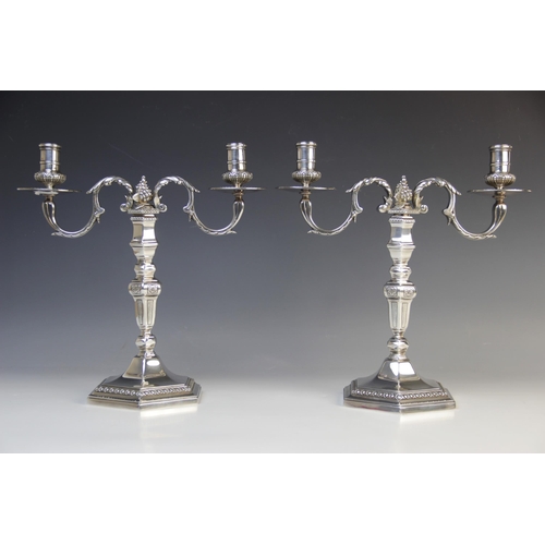 118 - A pair of twin-branch silver candlesticks by Garrard & Co, Sheffield 1980, the detachable branches w... 