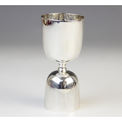 54 - A George V silver double-ended spirit measure by Roberts & Belk, Sheffield 1913, plain polished with... 