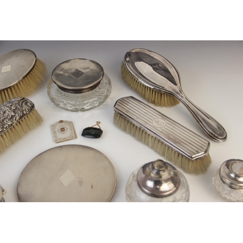 57 - A selection of tableware and accessories, to include a George V silver mounted jewellery casket by H... 