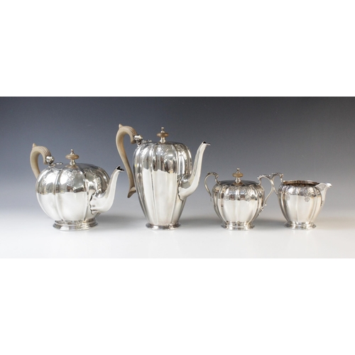 116 - A four-piece silver tea service by Mappin & Webb, Sheffield 1975, comprising teapot, hot water jug, ... 