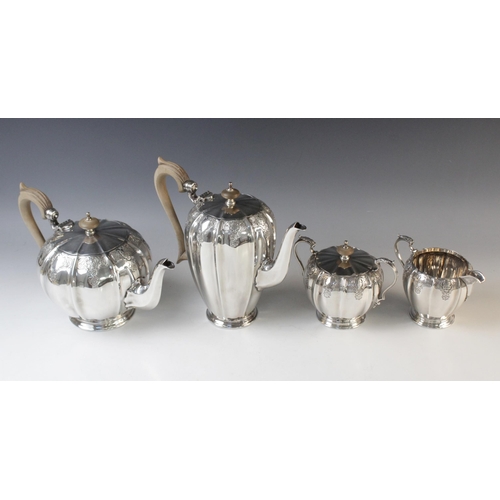 116 - A four-piece silver tea service by Mappin & Webb, Sheffield 1975, comprising teapot, hot water jug, ... 