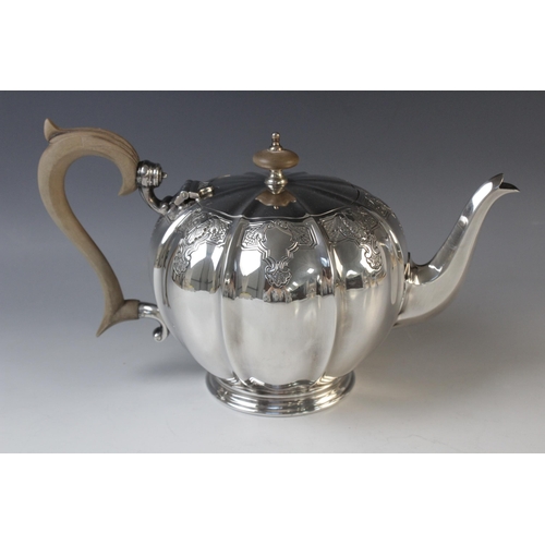 116 - A four-piece silver tea service by Mappin & Webb, Sheffield 1975, comprising teapot, hot water jug, ... 