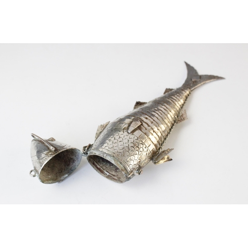 84 - A continental plated articulated fish snuff, hinged head with hook fastenings, engraved decoration t... 