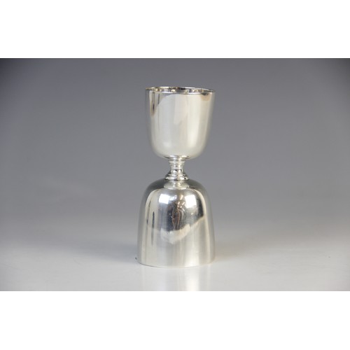 54 - A George V silver double-ended spirit measure by Roberts & Belk, Sheffield 1913, plain polished with... 