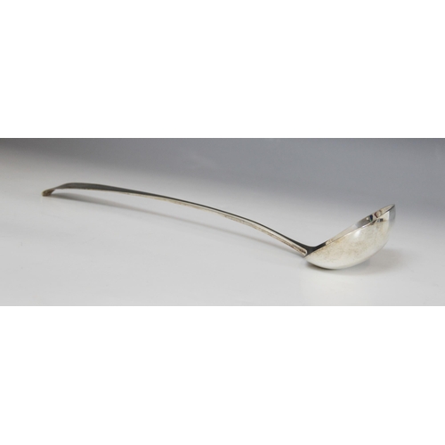 21 - A George III Old English pattern silver ladle, Solomon Hougham, London 1799, 35cm long, weight 6.28o... 