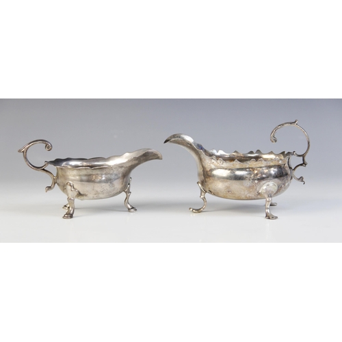 29 - A George II silver sauce boat, London 1744 (maker’s marks worn), of typical form with scalloped bord... 