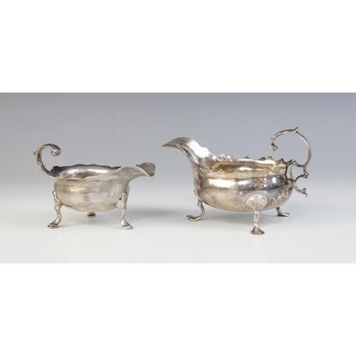 29 - A George II silver sauce boat, London 1744 (maker’s marks worn), of typical form with scalloped bord... 