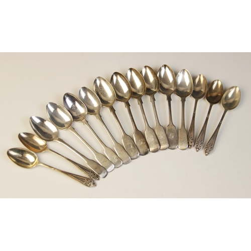 35 - A set of five George IV silver fiddle pattern teaspoons, Thomas Huntington, Newcastle 1821, the thum... 