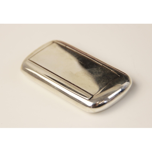 62 - A George V silver snuff box, Stokes & Ireland, Chester 1919, of rounded rectangular form, plain poli... 