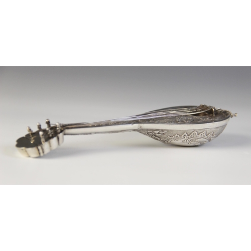 100 - A novelty silver coloured hip flask in the form of a mandolin, embossed floral decoration to body, v... 