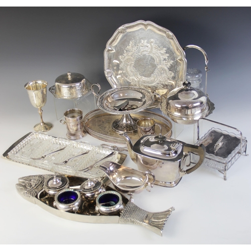 117 - A large collection of silver plated and silver coloured tableware, to include a set of twelve double... 