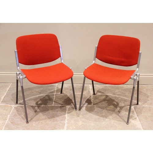 1182 - A pair of Italian designer retro desk chairs by Giancarlo Piretti - Castelli, each with a padded con... 