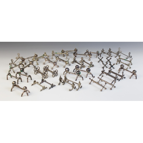 128 - A large selection of 19th century and later cutlery rests, of assorted ages, styles and sizes (Qty)