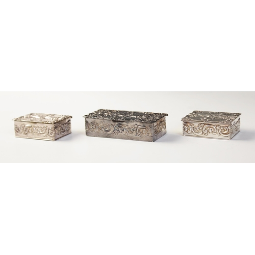 23 - A pair of silver pill boxes, Francis Howard Ltd, Sheffield 1970, both of rectangular form, each  43m... 