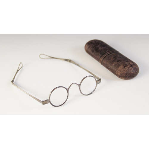 79 - A pair of George III silver spectacles, marks for 'TP', probably London 1801, circular frames with p... 