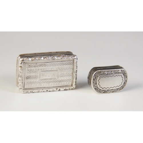 83 - A George IV silver vinaigrette, Nathaniel Mills, Birmingham 1825, of rectangular form with engine tu... 