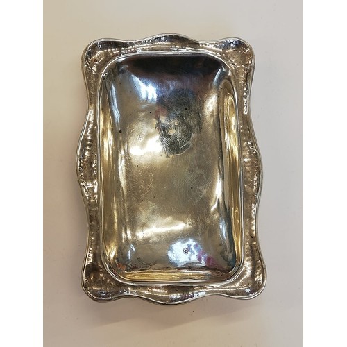 104 - A George V silver pin dish, Omar Ramsden, London 1922, of rectangular form with shaped borders on fo... 