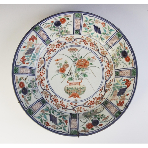 306 - A Chinese famille verte kraak type porcelain charger, 18th century, the circular charger centrally d... 