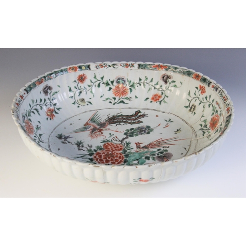 307 - A Chinese porcelain famille verte basin (Kangxi 1661 – 1722) the oval fluted body decorated internal... 