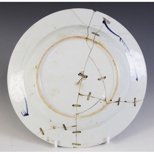 308 - A collection of 18th century Chinese porcelain blue and white plates, to include a tobacco leaf exam... 