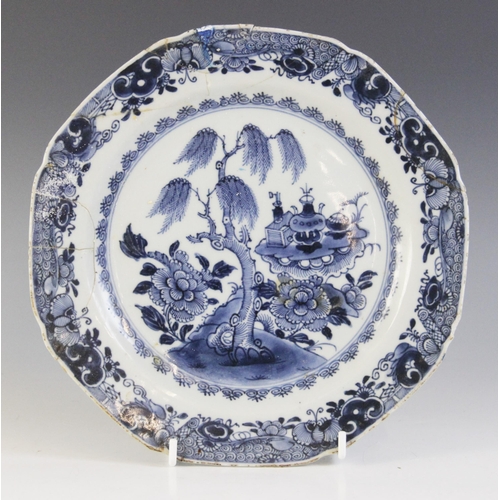 308 - A collection of 18th century Chinese porcelain blue and white plates, to include a tobacco leaf exam... 