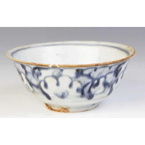 310 - A collection of Chinese porcelain blue and white shipwreck cargo wares, Ming Dynasty and later, to i... 