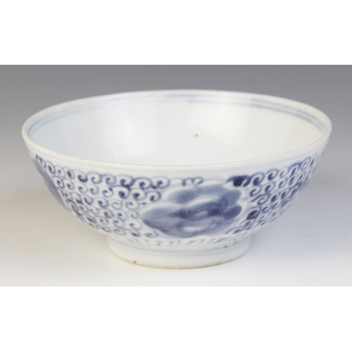 310 - A collection of Chinese porcelain blue and white shipwreck cargo wares, Ming Dynasty and later, to i... 