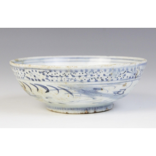 310 - A collection of Chinese porcelain blue and white shipwreck cargo wares, Ming Dynasty and later, to i... 