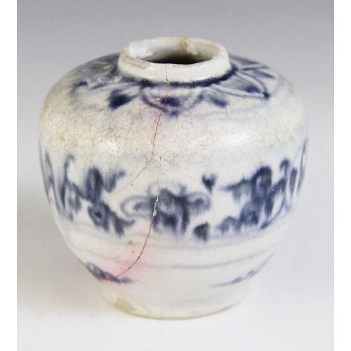 318 - A selection of Chinese porcelain, predominantly 18th century to include a canted rectangular rouge d... 