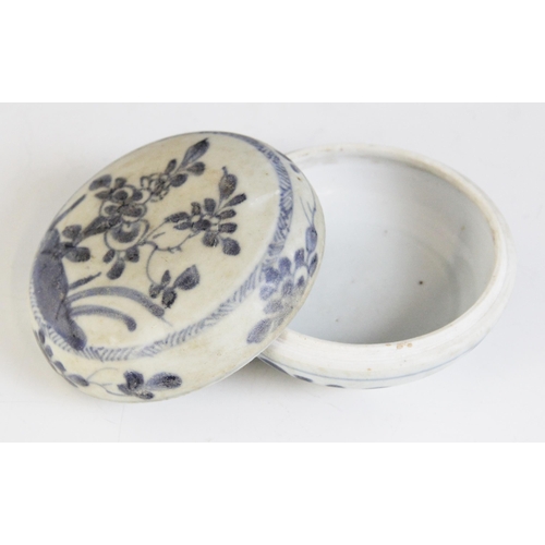 318 - A selection of Chinese porcelain, predominantly 18th century to include a canted rectangular rouge d... 