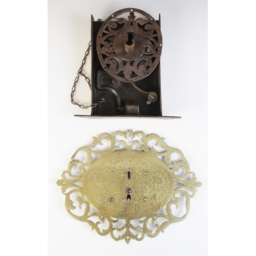 386 - A 17th/18th century iron lock mechanism, possibly from a chest or coffer, having an oval openwork ba... 