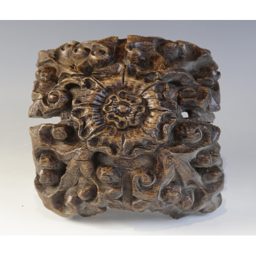 405 - A late 15th century oak ceiling/roof carved boss, of quatrefoil design, centred by a Tudor rose, 18.... 