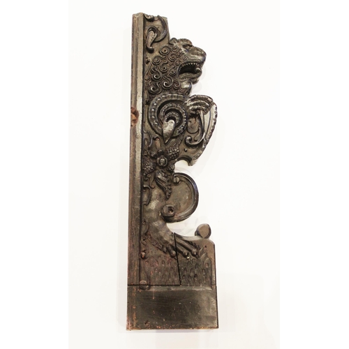 475 - A large carved oak bracket, 17th century, designed as a lion with flowing mane and coiled tail with ... 