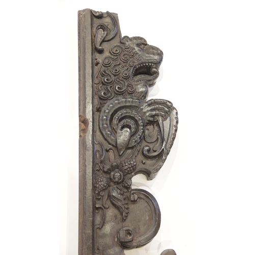 475 - A large carved oak bracket, 17th century, designed as a lion with flowing mane and coiled tail with ... 