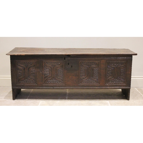 539 - A 16th/17th century oak six plank coffer, the rectangular hinged plank top with serrated edges above... 