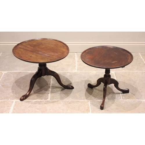 577 - A George III mahogany tripod table, the circular top with a raised moulded rim upon a reduced gun ba... 