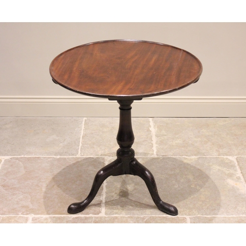 580 - A George III mahogany tray top tripod table, the circular top with moulded raised rim upon a bird ca... 