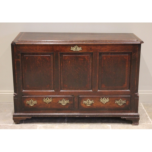 592 - A George III oak and mahogany crossbanded mule chest, the rectangular top with canted front corners ... 