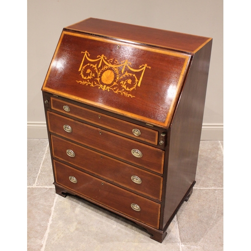 621 - * An Edwardian mahogany and satinwood cross banded Sheraton revival bureau, the fall font inlaid wit... 