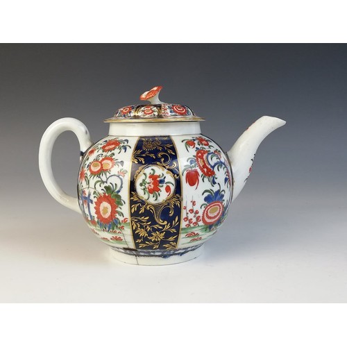 363 - A Worcester porcelain teapot circa 1780, decorated in a kakiemon design with alternating panels, the... 