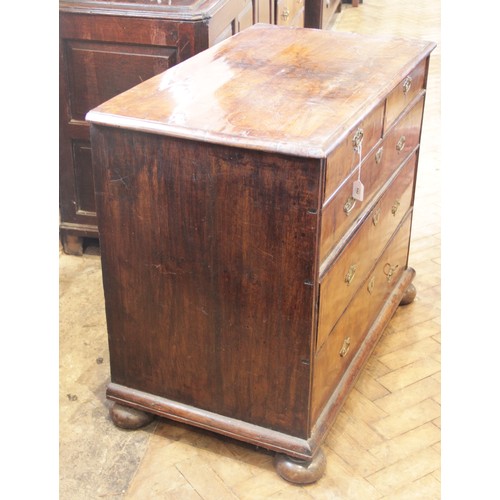 542 - A William and Mary figured walnut chest of drawers, the rectangular crossbanded top inlaid with cord... 